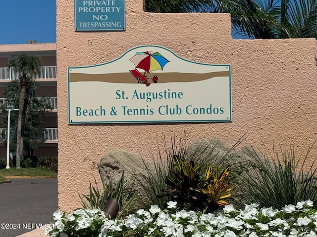 view of community / neighborhood sign