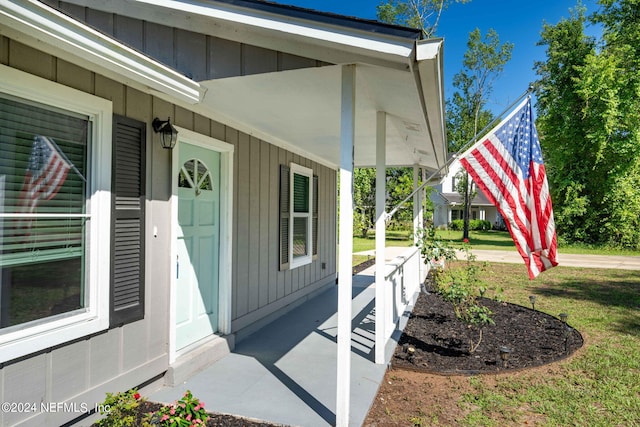 property entrance featuring a porch