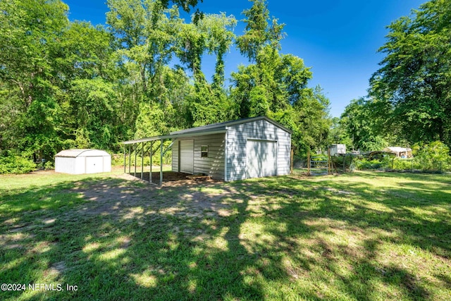 view of yard with a storage shed