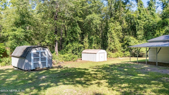 view of yard featuring a carport and a storage shed