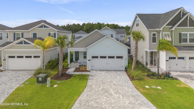 craftsman house featuring a garage and a front lawn