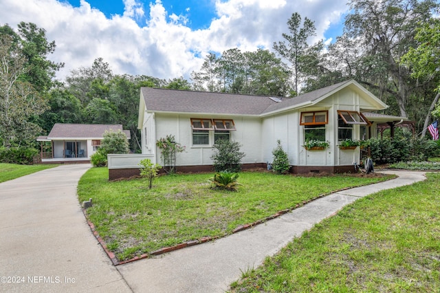 ranch-style house with a front yard