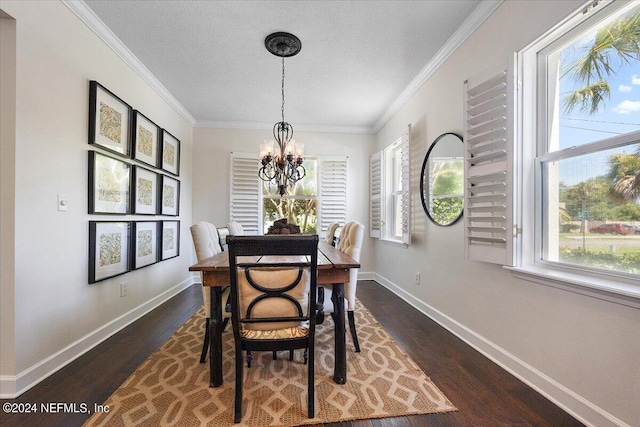 dining space featuring crown molding, dark wood-type flooring, a textured ceiling, and a notable chandelier