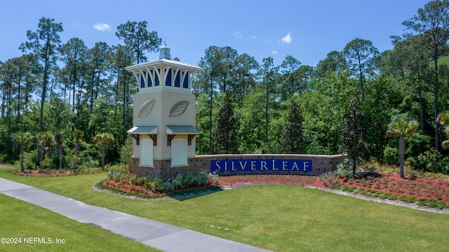 community sign featuring a lawn