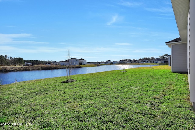 view of yard featuring a water view