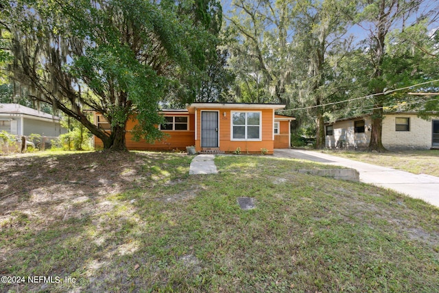 ranch-style house with a front yard