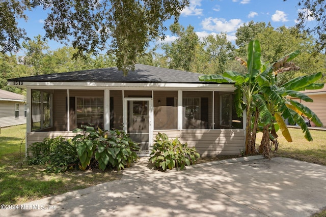 view of front of property featuring a sunroom