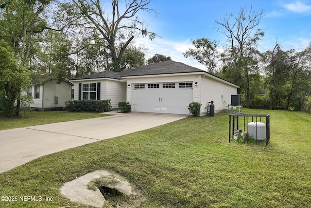 view of front of house featuring a garage, central air condition unit, and a front yard