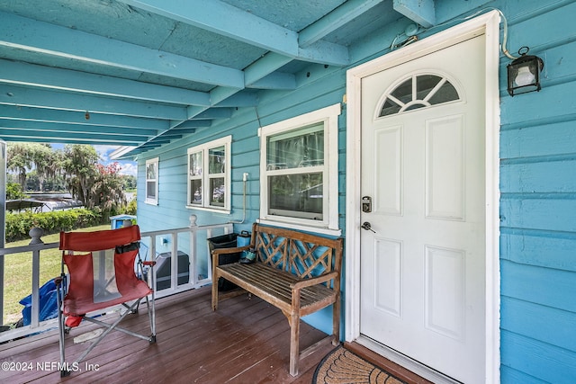 doorway to property with covered porch