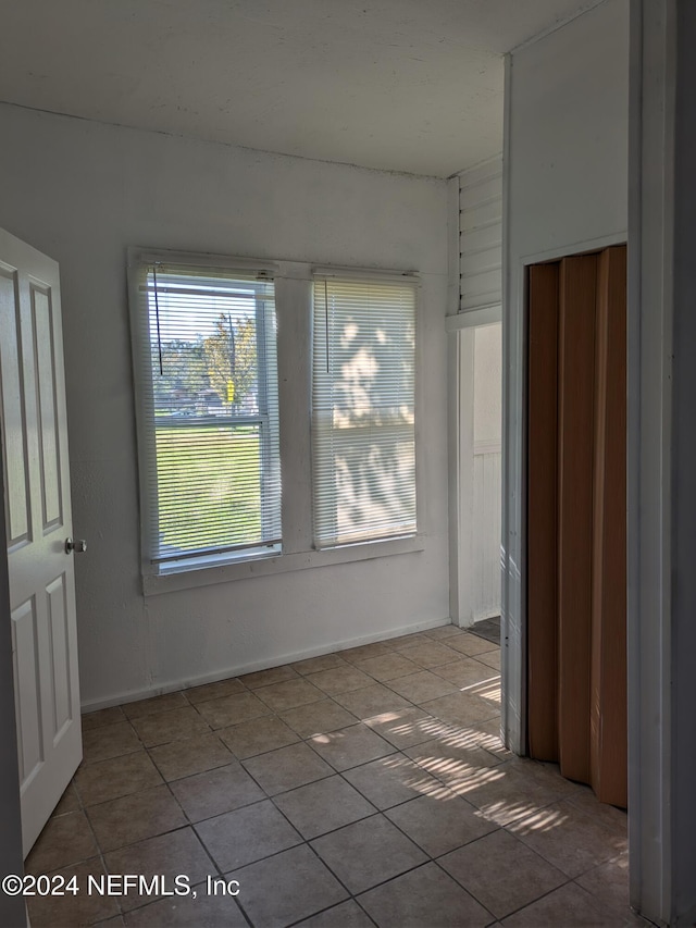 spare room featuring tile patterned floors