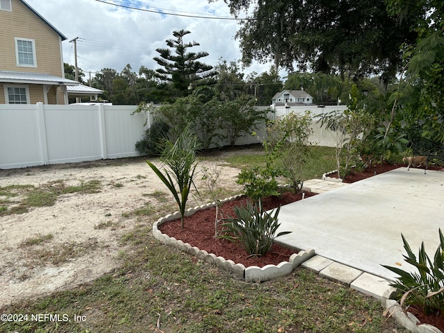 view of yard with a patio