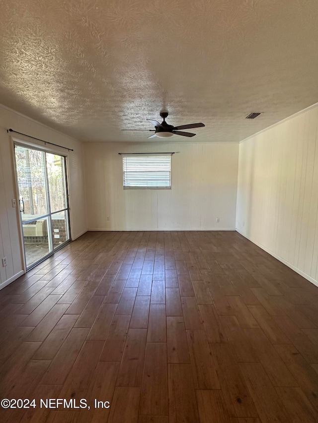 spare room featuring ceiling fan, dark hardwood / wood-style flooring, and a textured ceiling