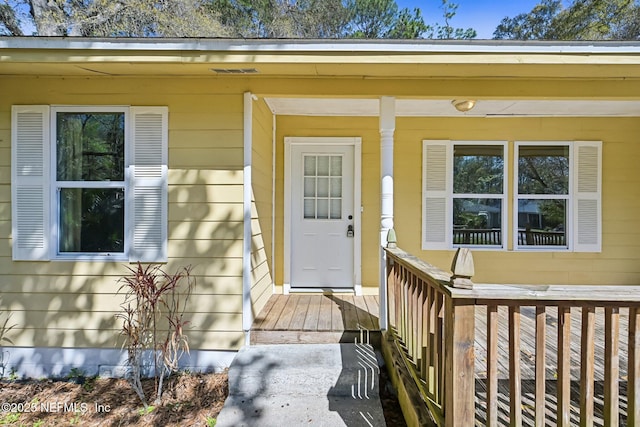 property entrance with covered porch