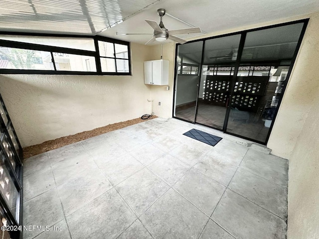 empty room featuring ceiling fan