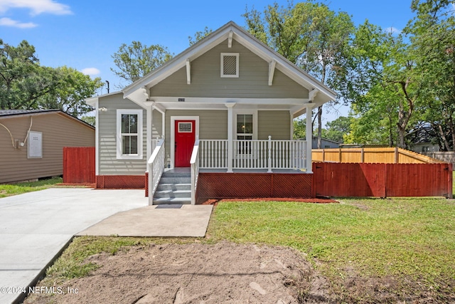 view of front facade with a front yard and a porch