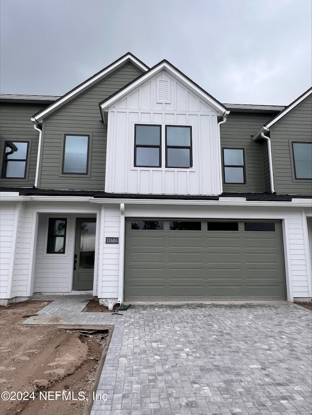 view of front of home featuring a garage