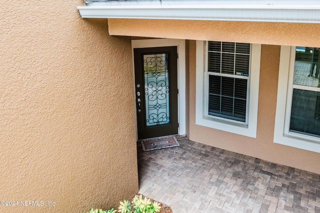 entrance to property with stucco siding