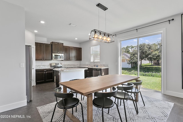 dining area featuring recessed lighting, visible vents, and baseboards