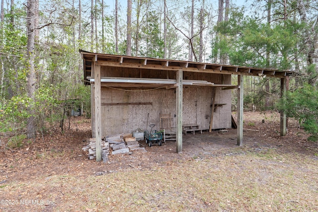 view of outdoor structure featuring an outbuilding