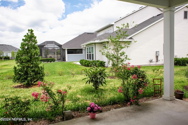 view of yard with a lanai