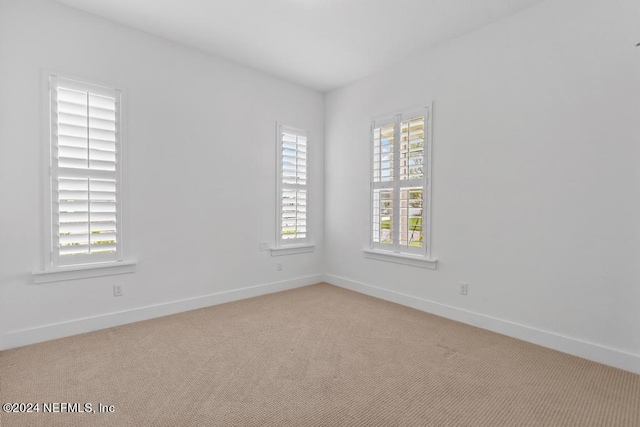 spare room featuring carpet floors