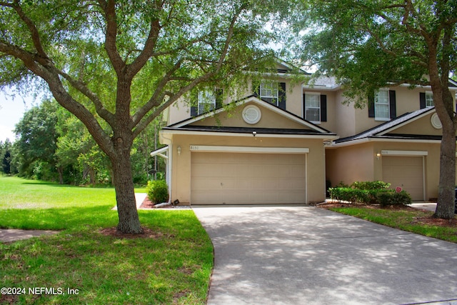 view of front of home featuring a front lawn and a garage