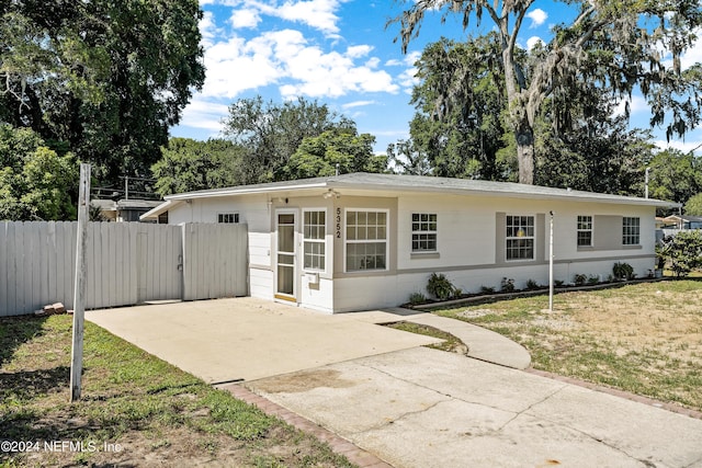 ranch-style house with a front yard