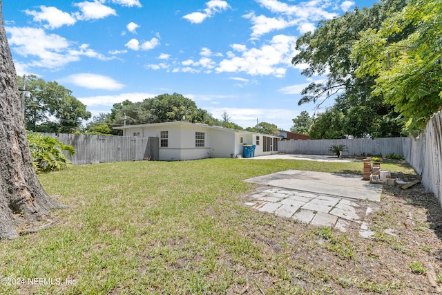 view of yard featuring a patio