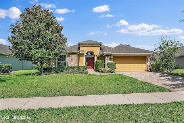 view of front facade featuring a front lawn and a garage