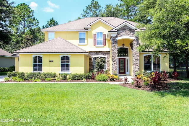 view of front of home featuring a front lawn