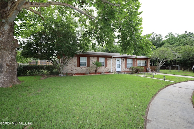 single story home featuring a front lawn