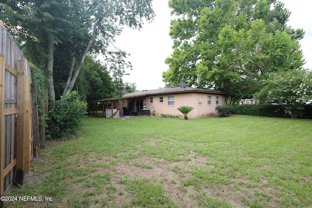 view of yard featuring cooling unit