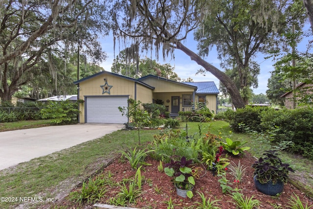 view of front facade featuring a garage and a front lawn