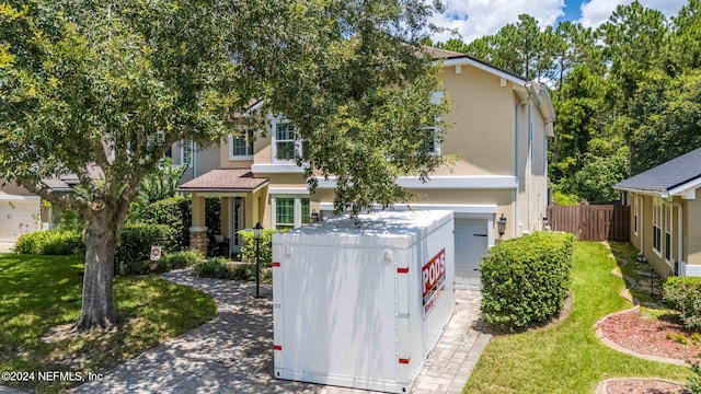 view of front facade featuring a front yard