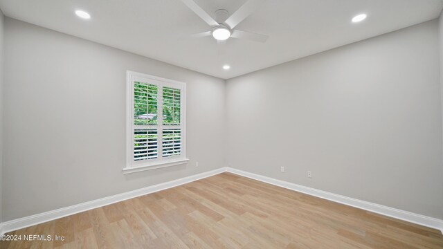 empty room featuring light hardwood / wood-style floors and ceiling fan