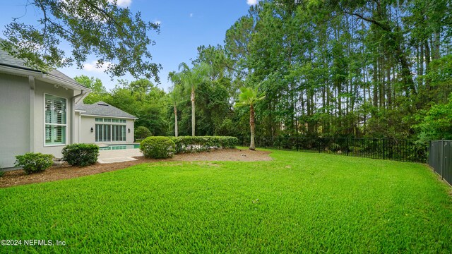 view of yard featuring a fenced in pool