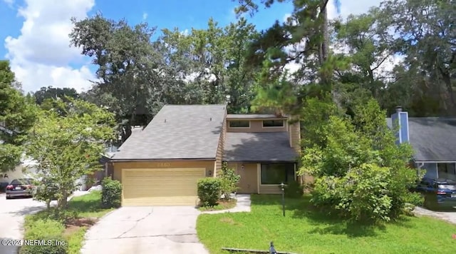 view of front facade featuring a garage and a front lawn