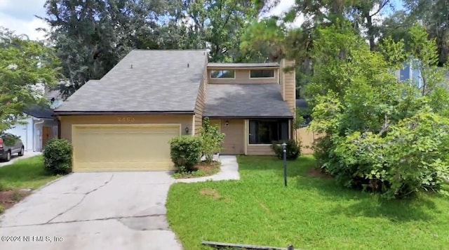 view of front of home featuring a garage and a front yard