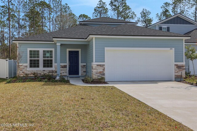 view of front facade featuring a garage and a front yard