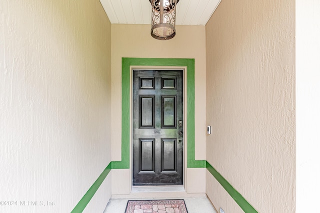 view of exterior entry featuring stucco siding