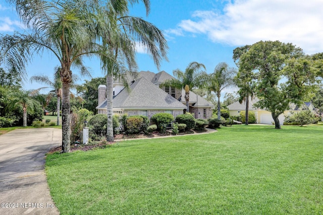 view of side of property featuring a lawn