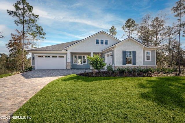 view of front facade with a garage and a front lawn