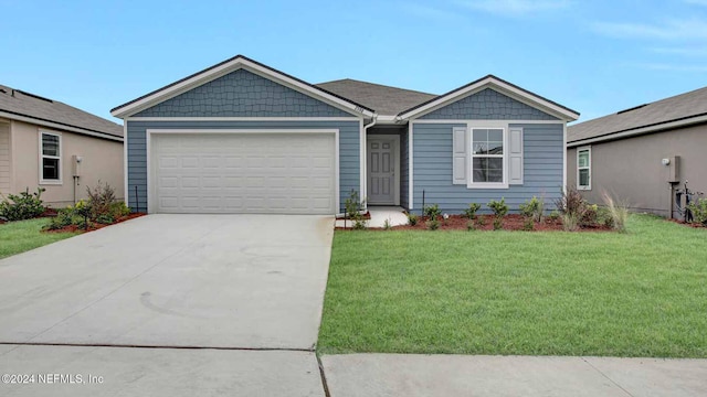 view of front of home featuring a front yard and a garage