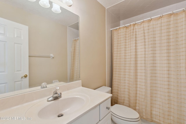 bathroom with a shower with curtain, vanity, and toilet