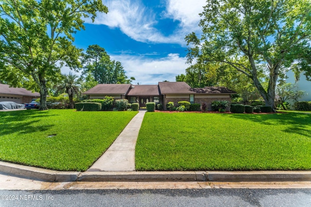 single story home with a front lawn