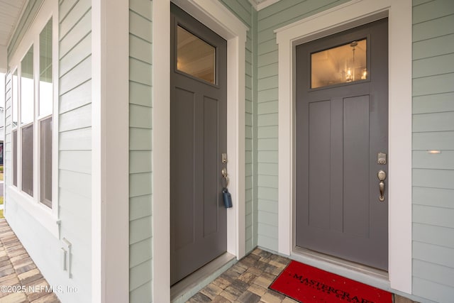 property entrance featuring a porch