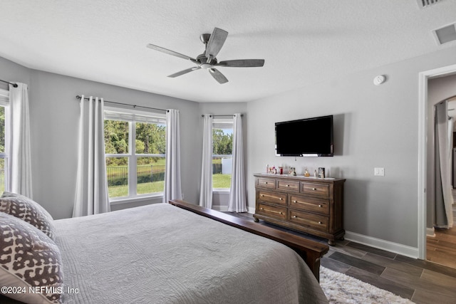 bedroom featuring ceiling fan and a textured ceiling