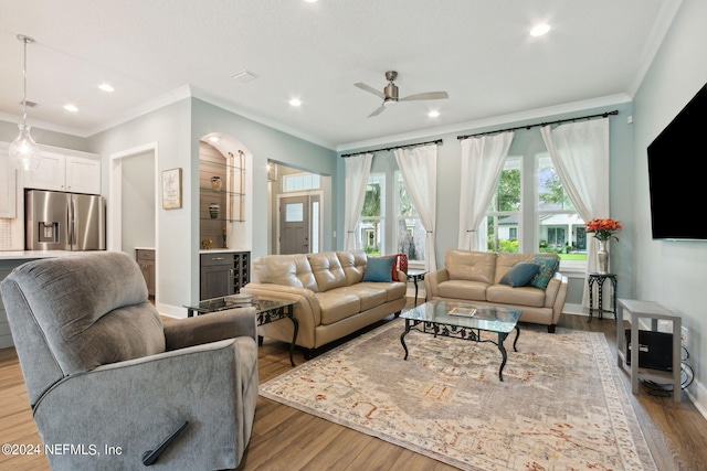 living room featuring recessed lighting, crown molding, baseboards, and wood finished floors