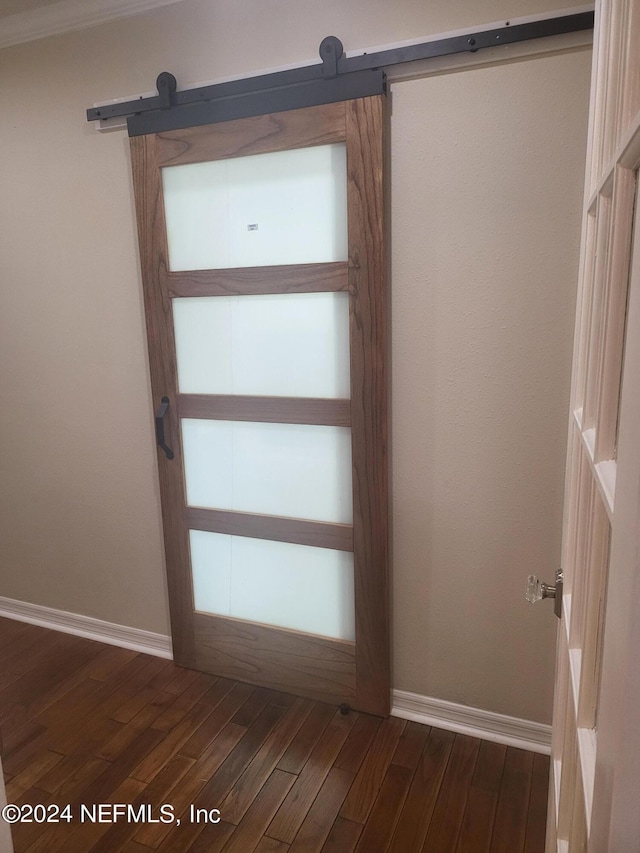 interior space featuring a barn door and hardwood / wood-style floors