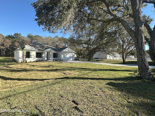 view of front of home featuring a front yard